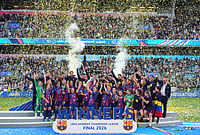 Barcelona 4-0 Lyon, UEFA Women's Champions League Final: Blaugrana Thump Les Fenottes To Clinch Fourth Title | Photo: AP/Kirsty Wigglesworth : Barcelona's Irene Paredes lifts the trophy after winning the Women's Champions League final soccer match between FC Barcelona and OL Lyonnes, in Oslo.
