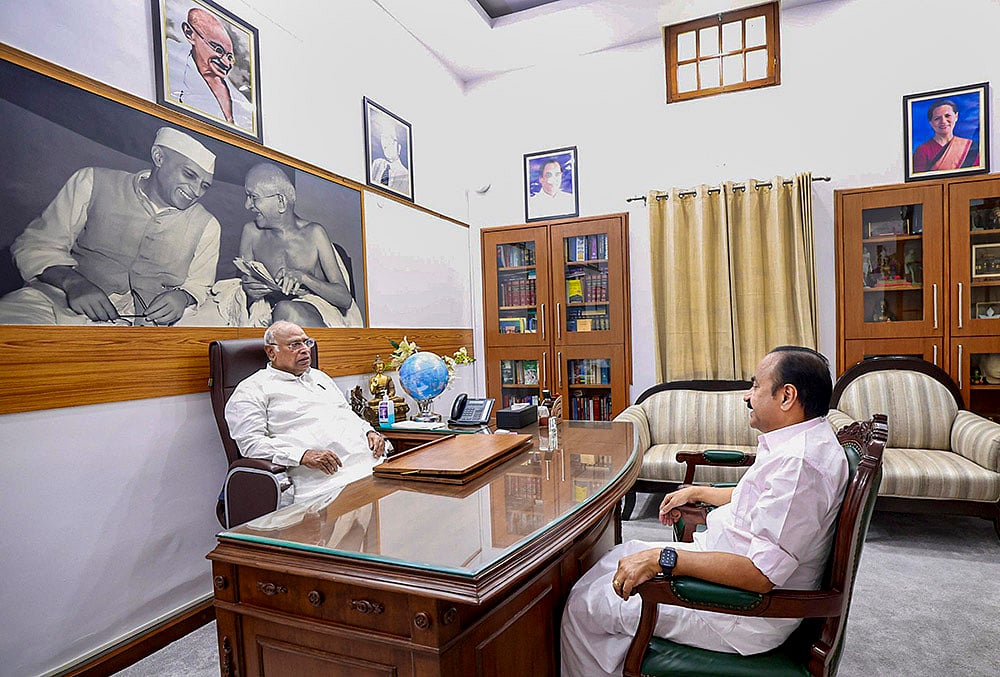 VD Satheesan meets Mallikarjun Kharge