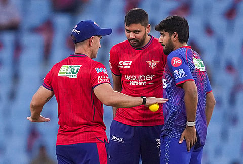 LuLucknow Super Giants' head coach Justin Langer, left, interacts with Avesh Khan, centre, and Yash Thakur during warm-up before an Indian Premier League (IPL) 2026 T20 cricket match between Lucknow Super Giants and Punjab Kings, in Lucknow, Uttar Pradesh.