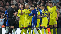 Photo: AP/Kirsty Wigglesworth : Players argue with a referee during a Premier League soccer match between Chelsea and Tottenham in London
