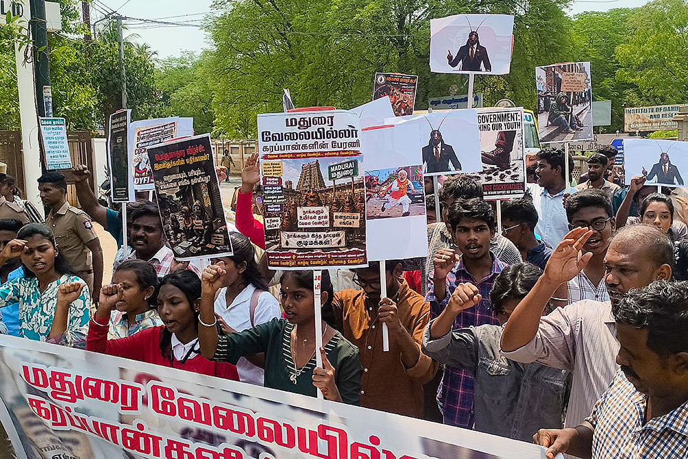 DYFI, SFI members protest in Madurai
