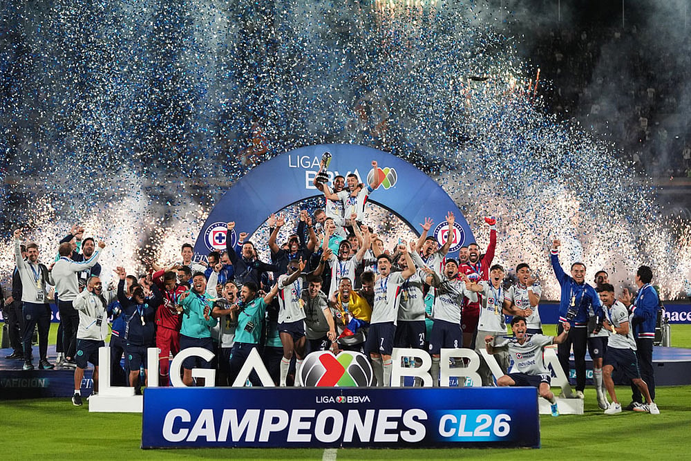 Cruz Azul players celebrate with the trophy after winning the Mexican soccer league final against Pumas in Mexico City. - | Photo: AP/Eduardo Verdugo