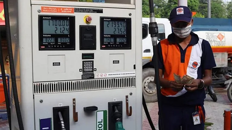 Petrol Crosses Rs 100 in Delhi as Fuel Prices Hiked Fourth Time in 11 Days - null