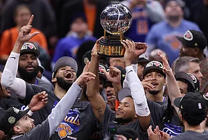 | Photo: AP/Tim Phillis : The New York Knicks hold the Eastern Conference Championship trophy after Game 4 in the Eastern Conference finals NBA basketball playoffs series against the Cleveland Cavaliers in Cleveland.