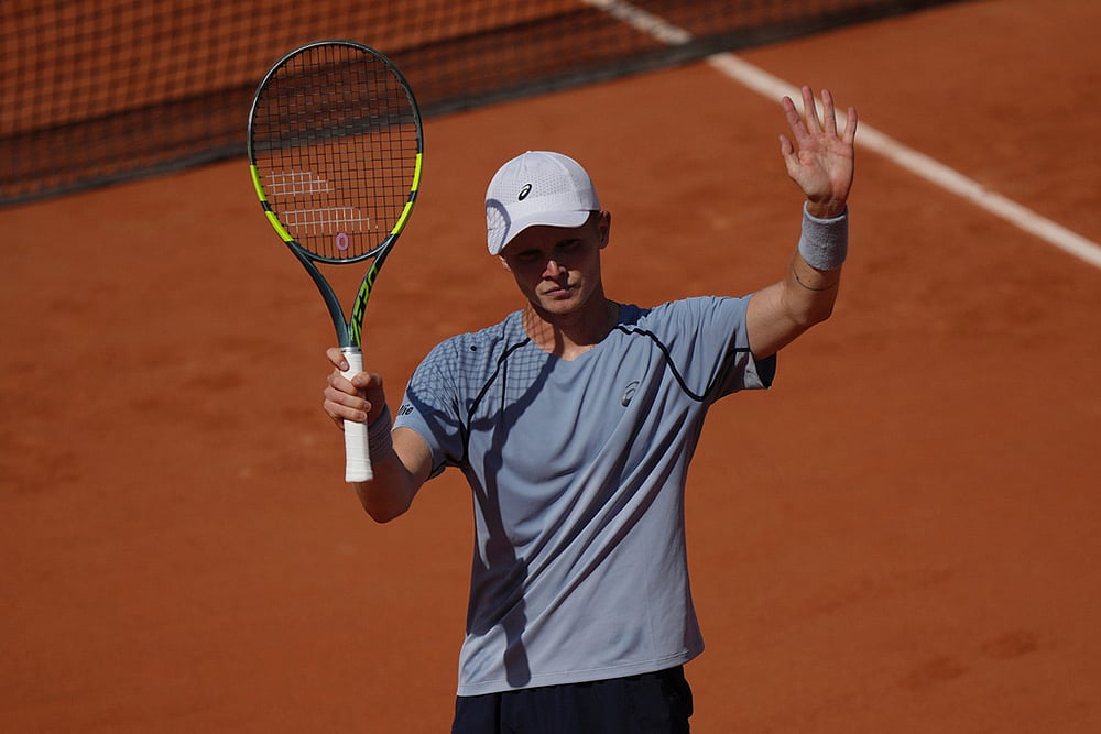 Jesper De Jong of the Netherlands celebrates after winning against Stan Wawrinka of Switzerland after their first round men's singles tennis match at the French Open tennis tournament in Paris. - | Photo: AP/Aurelien Morissard