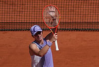 | Photo: AP/Thibault Camus : Iga Swiatek of Poland celebrates winning against Emerson Jones of Australia during their first round women's singles tennis match at the French Open tennis tournament in Paris.