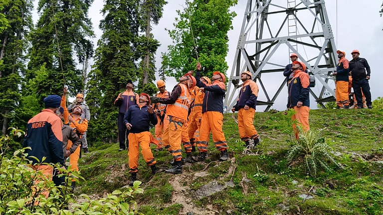 Rescue operation underway after around 300 tourists were stranded aboard the largest cable car as the system developed technical problems, at a Gulmarg resort in Jammu and Kashmir - PTI