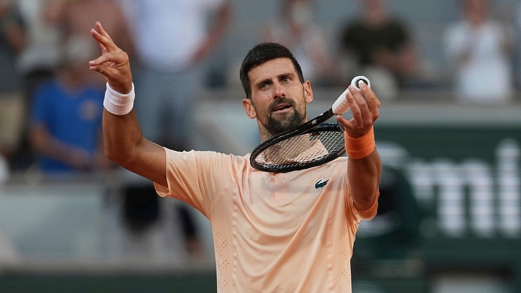 Novak Djokovic of Serbia celebrates after winning against Valentin Royer of France during their second round men's singles tennis match at the French Open tennis tournament in Paris. - Photo: AP