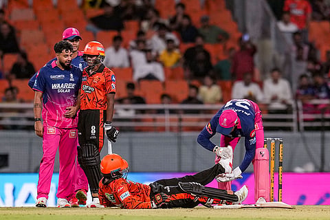 Sunrisers Hyderabad's Shivang Kumar is assisted by Rajasthan Royals' wicketkeeper Dhruv Jurel after a hamstring pull during the Indian Premier League (IPL) 2026 Eliminator T20 cricket match between Sunrisers Hyderabad and Rajasthan Royals, in New Chandigarh