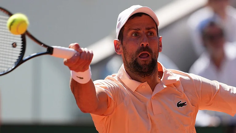 Novak Djokovic of Serbia returns to Valentin Royer of France during their second round men's singles tennis match at the French Open tennis tournament in Paris. - Photo: AP