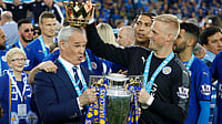 Denmark And Celtic Goalkeeper Kasper Schmeichel Retires Due To Shoulder Injury | Photo: AP/Matt Dunham : Leicester City team manager Claudio Ranieri has the crown of the trophy placed on his head by Leicester goalkeeper Kasper Schmeichel as they celebrate becoming the English Premier League soccer champions at King Power stadium in Leicester, England, May 7, 2016.