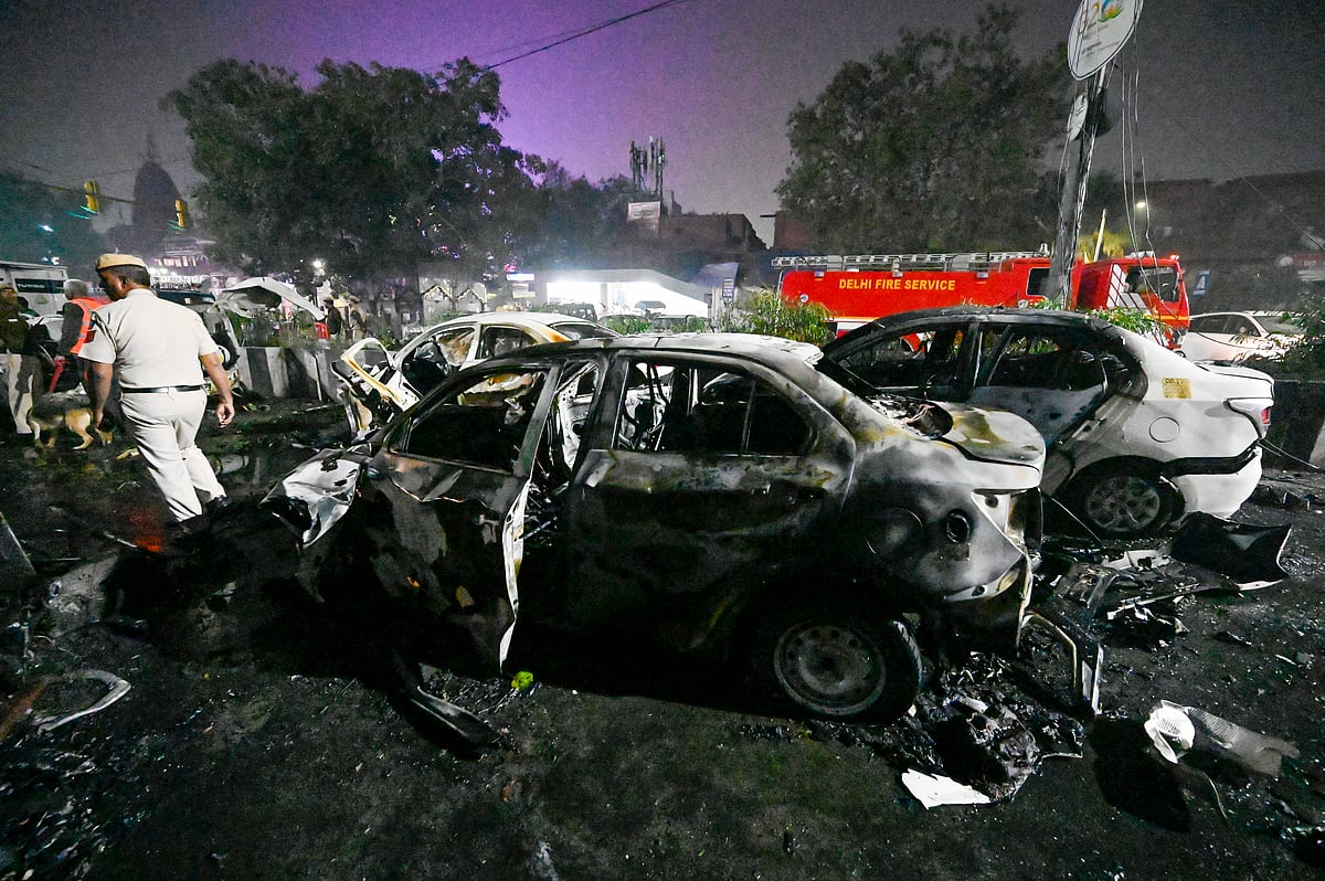 Vehicles destroyed in a blast near the Red Fort Metro Station Gate No. 1. on November 10, 2025 in New Delhi - HT
