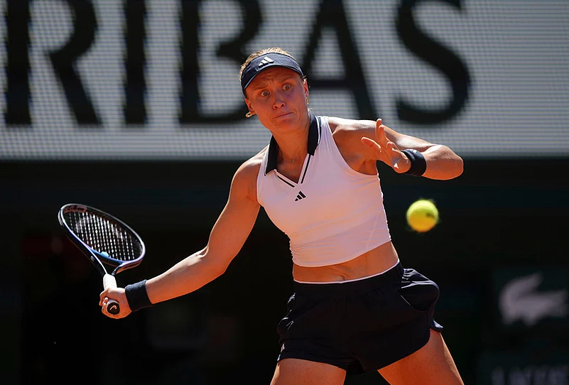 Yuliia Starodubtseva stuns Elena Rybakina