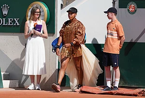 | Photo: AP/Thibault Camus : Naomi Osaka of Japan enters the court for the second round women's singles tennis match against Donna Vekic of Croatia at the French Open tennis tournament in Paris.