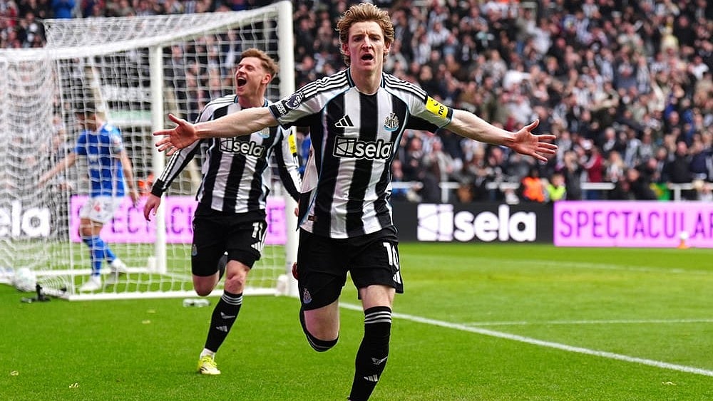 Newcastle United's Anthony Gordon celebrates scoring their side's first goal of the game during the Premier League match between Newcastle and Sunderland outside St James' Park, Newcastle upon Tyne, England. - | Photo: Owen Humphreys/PA via AP