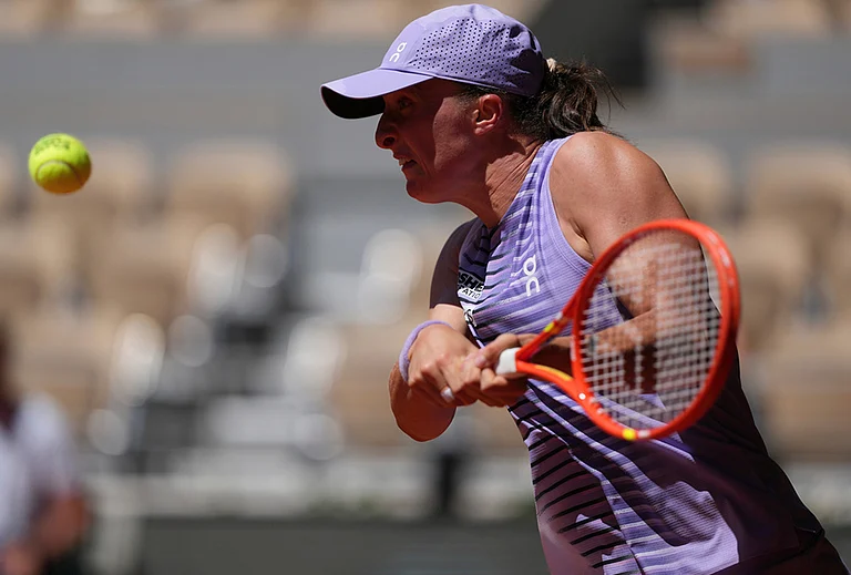 Iga Swiatek of Poland returns to Sara Bejlek of the Czech Republic during their second round women's singles tennis match at the French Open tennis tournament in Paris. - | Photo: AP/Thibault Camus