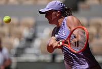 | Photo: AP/Thibault Camus : Iga Swiatek of Poland returns to Sara Bejlek of the Czech Republic during their second round women's singles tennis match at the French Open tennis tournament in Paris.