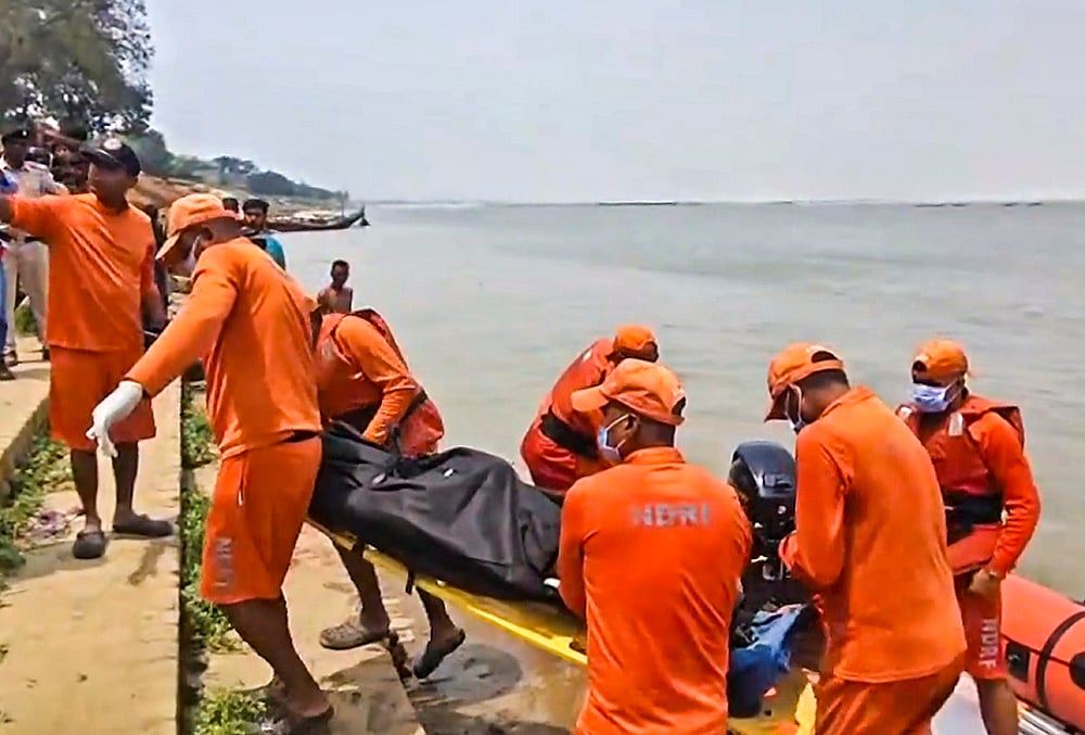 NDRF conducts rescue operation after boat capsizes in Patna