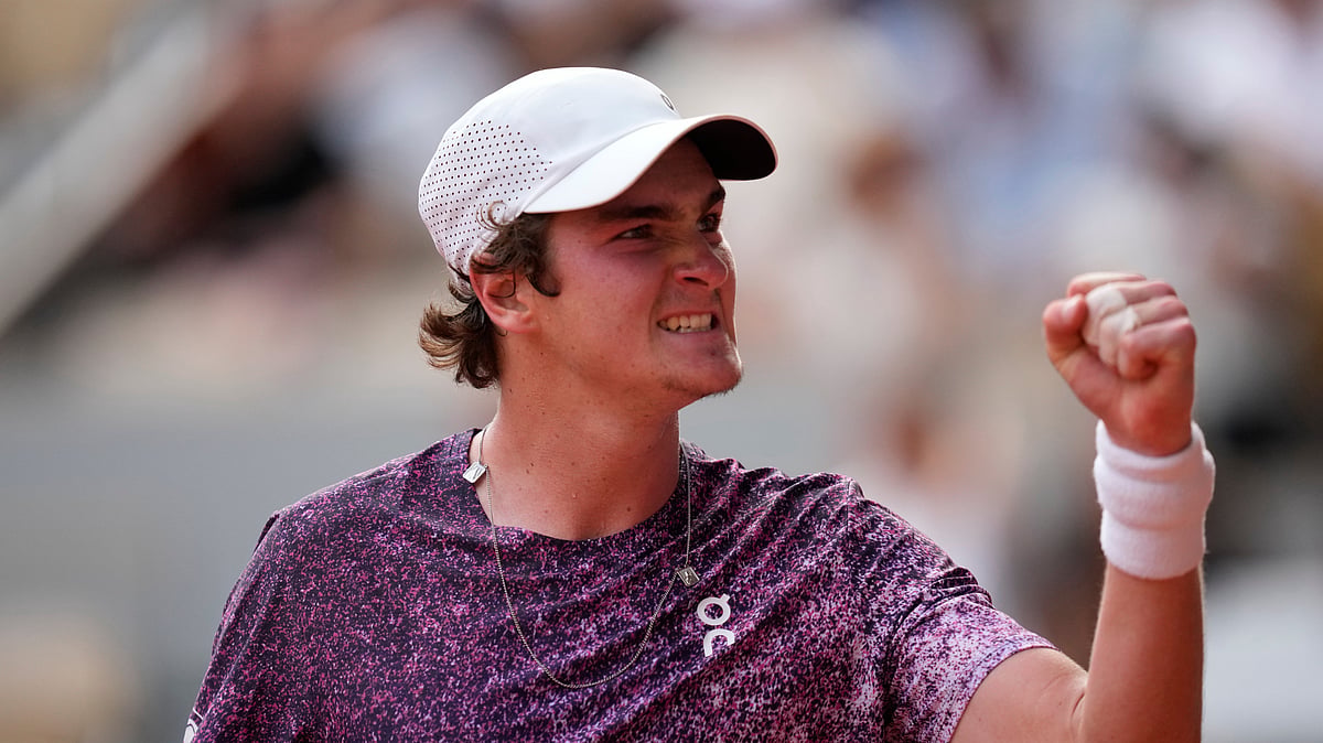 Joao Fonseca of Brazil reacts as he plays against Novak Djokovic of Serbia during their third round men's singles tennis match at the French Open tennis tournament in Paris, Friday, May 29, 2026. - (AP Photo/Christophe Ena)