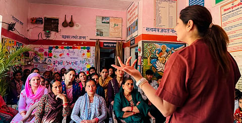 Nutritionist Smriti Batta addressing the women of Jaunpur, Tehri district, Uttarakhand