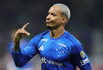 | Photo: AP/Gilson Lobo : Matheus Pereira of Brazil's Cruzeiro celebrates after scoring his side's fourth goal against Ecuador's Barcelona during a Copa Libertadores Group D soccer match in Belo Horizonte, Brazil.