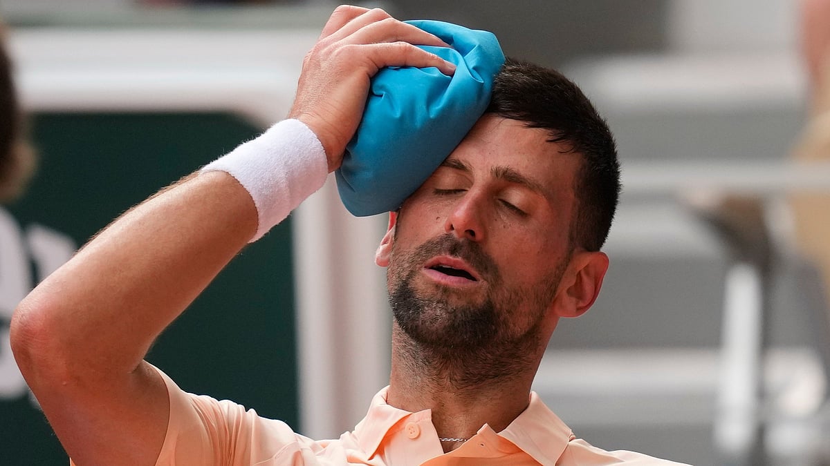 Novak Djokovic of Serbia cools himself during a break of the third round men's singles tennis match against Joao Fonseca of Brazil at the French Open tennis tournament in Paris, Friday, May 29, 2026 - (AP Photo/Christophe Ena)