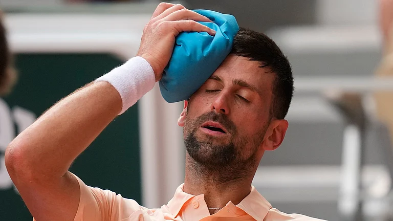 Novak Djokovic of Serbia cools himself during a break of the third round men's singles tennis match against Joao Fonseca of Brazil at the French Open tennis tournament in Paris, Friday, May 29, 2026 - (AP Photo/Christophe Ena)