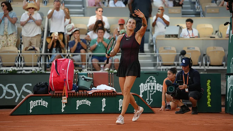Aryna Sabalenka of Belarus celebrates after winning the second round women’s singles tennis match against Elsa Jacquemot of France at the French Open tennis tournament in Paris, Thursday, May 28, 2026. - | Photo: AP/Aurelien Morissard