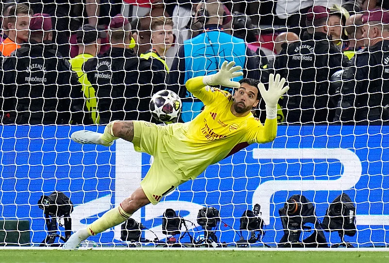 PSG vs Arsenal UEFA Champions League final Puskás Aréna photos-David Raya