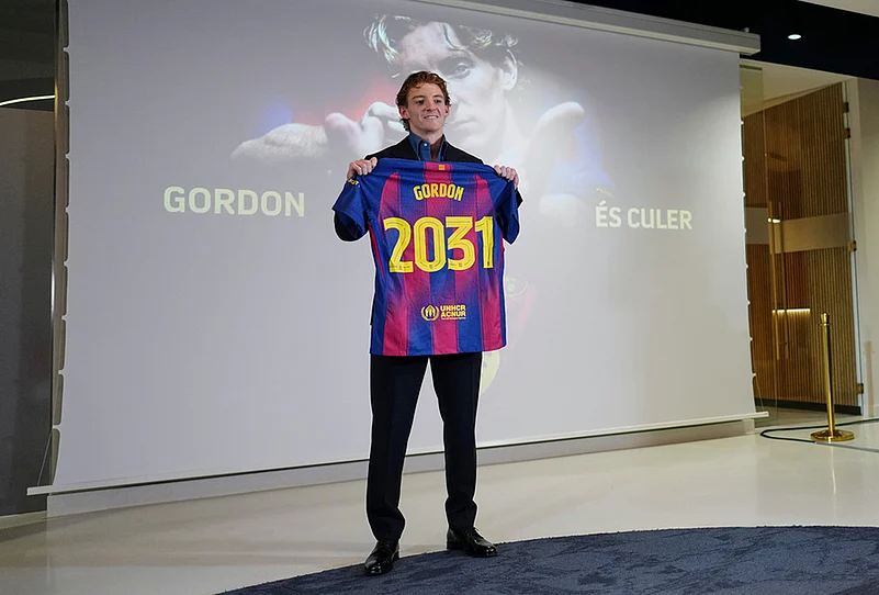 anthony-gordon-presentation-fc-barcelona
