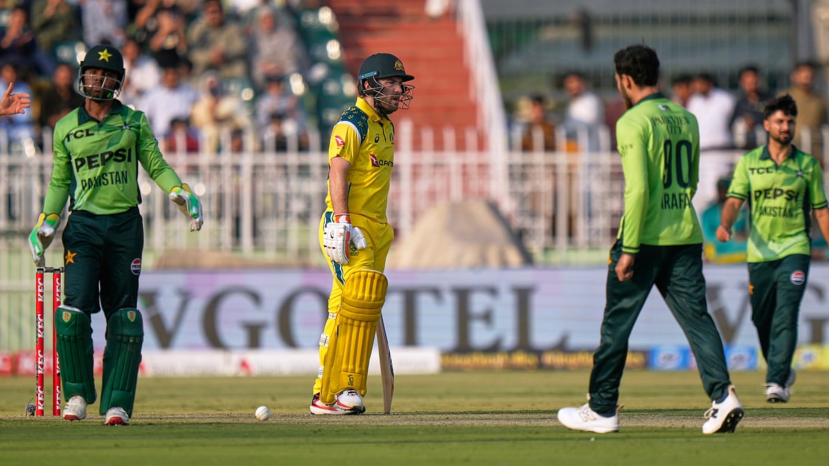 Australia’s Josh Inglis, center, reacts after he dismissed by Pakistan’s Arafat Minhas, second right, during the first One Day International cricket match between Pakistan and Australia, in Rawalpindi, Pakistan, Saturday, May 30, 2026.  - | Photo: AP/Anjum Naveed