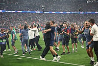 | Photo: AP/Armin Durgut : PSG celebrates after winning the Champions League final soccer match against Arsenal in Budapest, Hungary.
