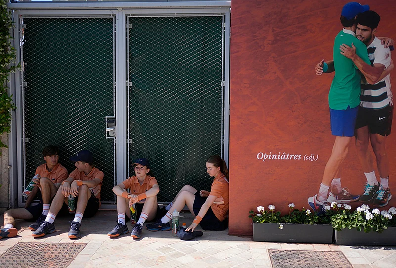 French Open Heat Wave Scorching Temperatures at Roland Garros – Ballboys and ballgirls