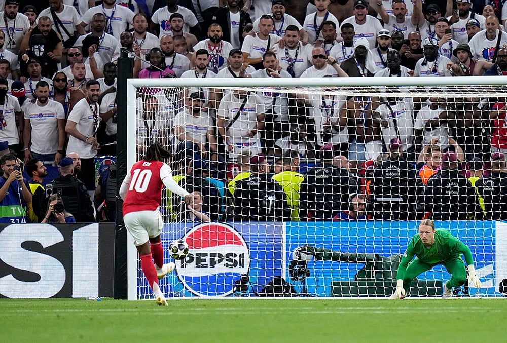 PSG vs Arsenal UEFA Champions League final Puskás Aréna photos-