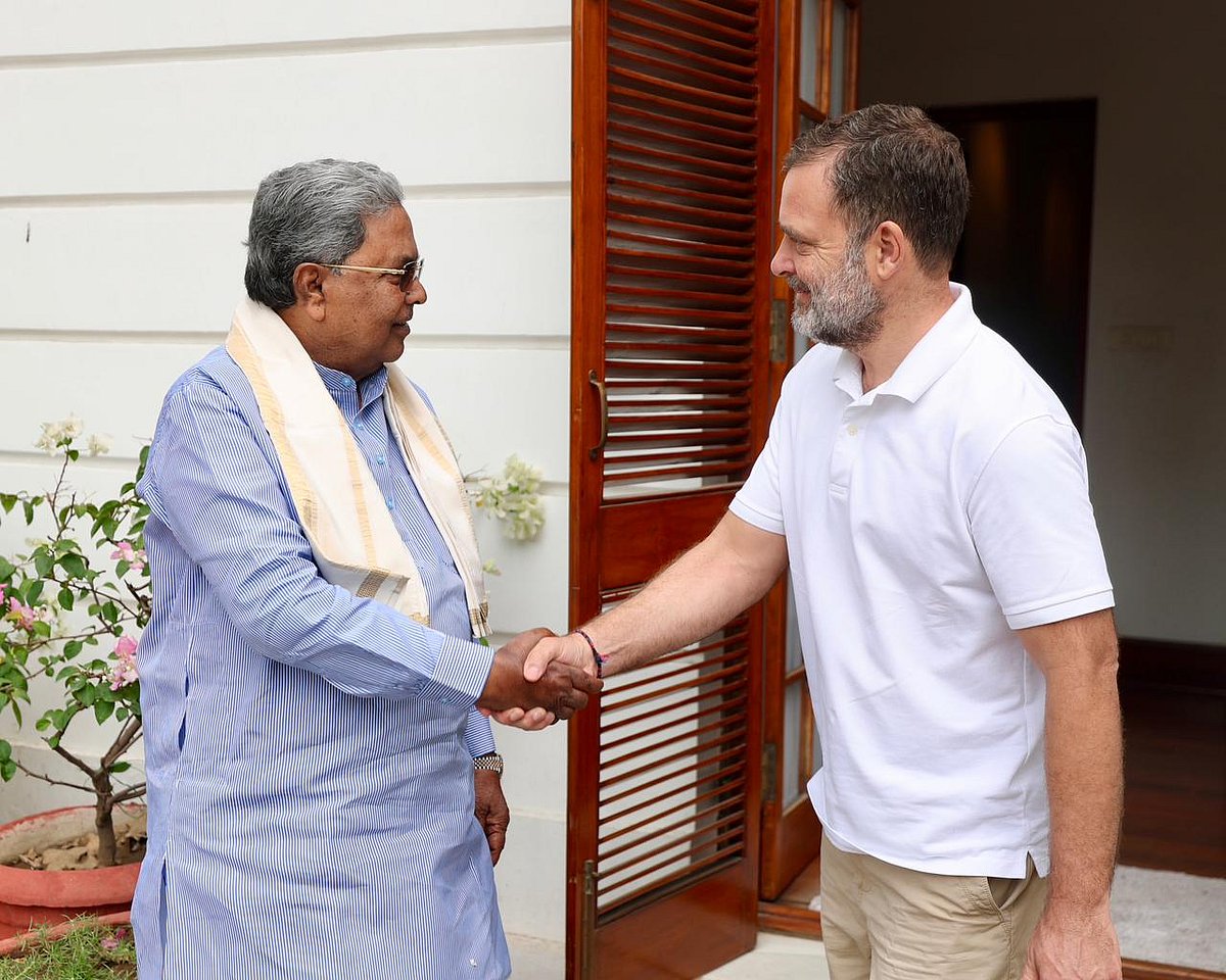 Siddaramaiah with Rahul Gandhi in New Delhi - AICC Handout image