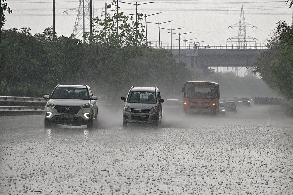 Weather: Rain in Noida