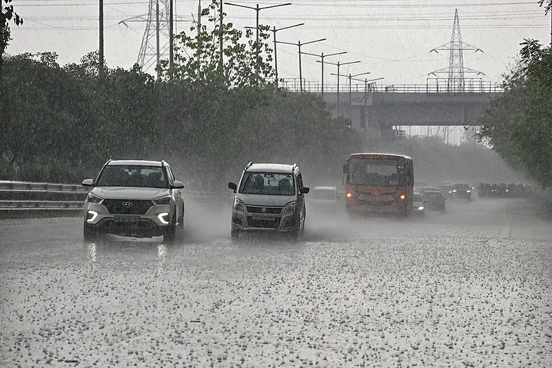 Weather: Rain in Noida