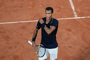 | Photo: AP/Christophe Ena : Felix Auger-Aliassime of Canada reacts as he plays against Brandon Nakashima of the U.S. during their third round men's singles tennis match at the French Open tennis tournament in Paris.