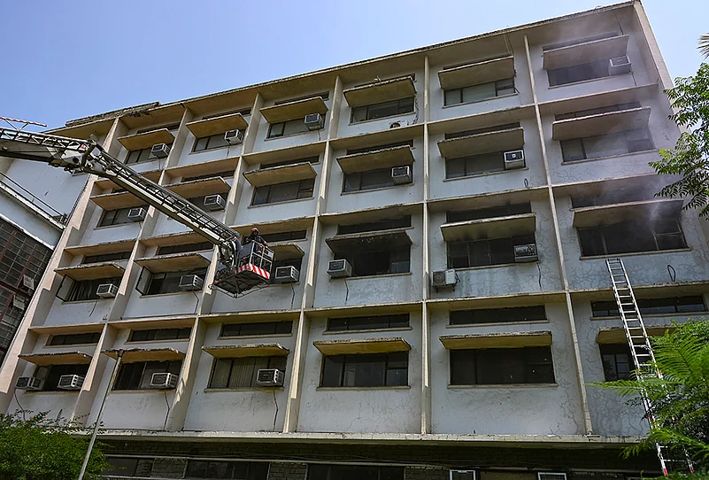 Fire breaks out at Ministry of Education office
