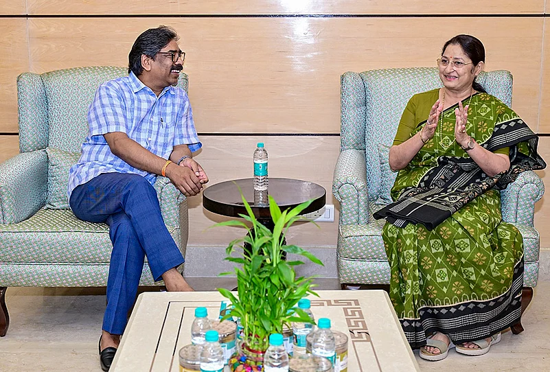 Hemant Soren meets Annapurna Devi