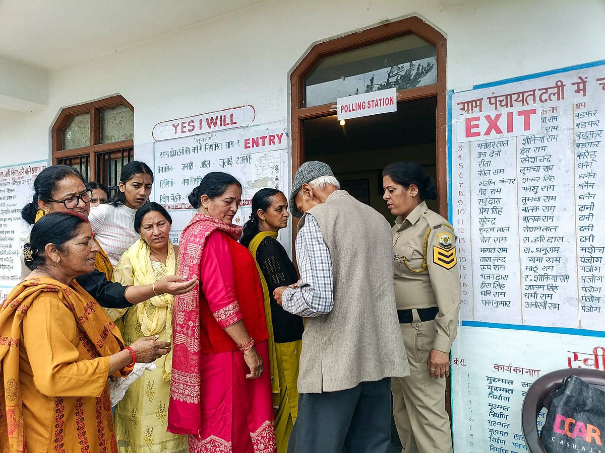 People wait in a queue to cast their votes during the second phase of Himachal Pradesh Panchayat polls Shimla Himachal Pradesh , May 28 (ANI): People wait in a queue to cast their votes during the second phase of Himachal Pradesh Panchayat polls, in Shimla on Thursday. Shimla Himachal Pradesh  - IMAGO/ANI