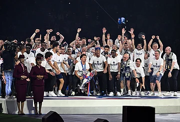 | Photo: AP/Emma Da Silva : PSG members celebrate at Parc des Princes stadium in Paris, after the team won the Champions League final against Arsenal in Budapest.