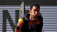 AP Photo : Canada's Felix Auger-Aliassime returns to Chile's Alejandro Tabilo during the fourth-round tennis match at the French Open in Paris.