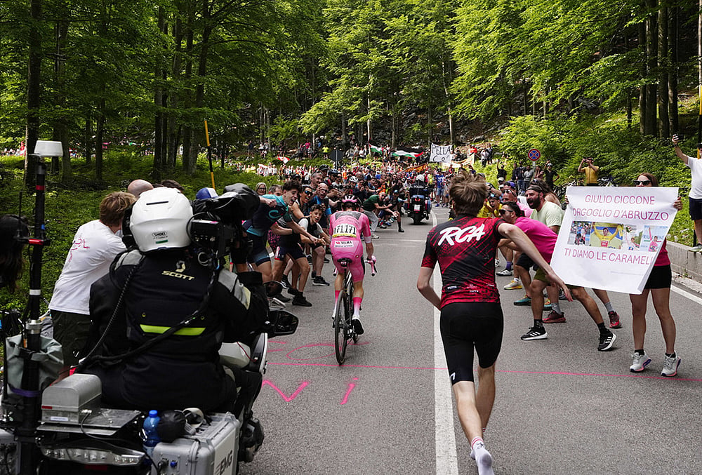 Giro dItalia cycling race 20th stage highlights-Denmarks Jonas Vingegaard Hansen