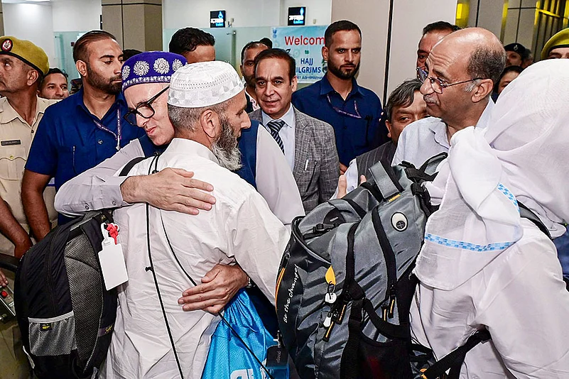 First batch of Hajj pilgrims return in Srinagar