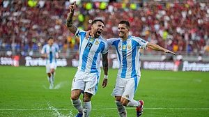 Ariana Cubillos : Argentina's national football team arrives in Kansas City, US for the FIFA World Cup 2026.