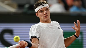 AP : Czech Republic's Jakub Mensik returns to Brazil's Joao Fonseca during the quarterfinal tennis match at the French Open in Paris, Tuesday