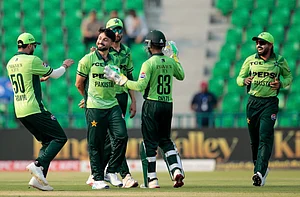 X : Pakistan vs Australia 2nd ODI: PAK require 232 for victory