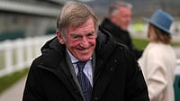 | Photo: AP/Dave Shopland : Former footballer Kenny Dalglish arrives for the final day of the British Horse Racing Cheltenham Festival at Cheltenham Racecourse, England, Friday, March 14, 2025. 