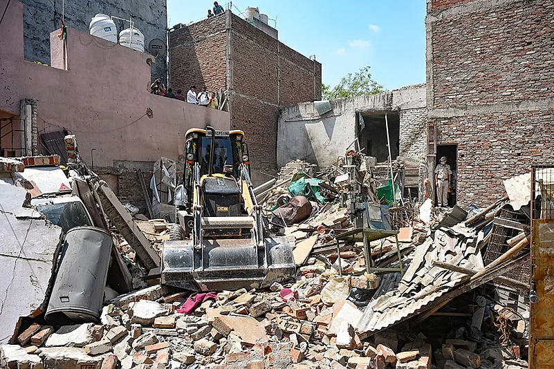 House collapses in LPG blast in Delhi